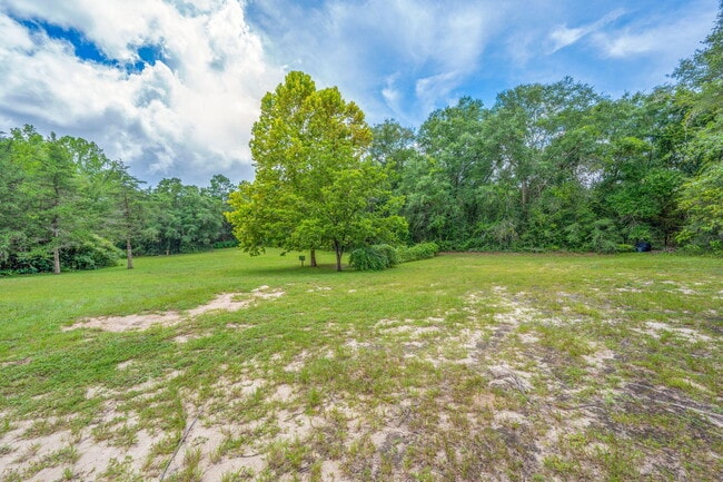 Building Photo - 2725 FL-83