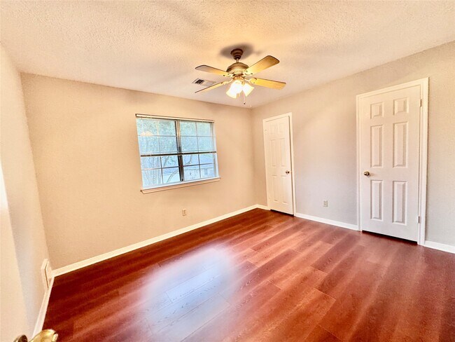 Building Photo - 2623 Double Lake Dr