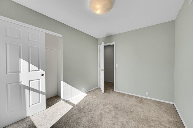 Building Photo - $2,500.00 - 3 Bedrooms, 2 Bathrooms, Singl...