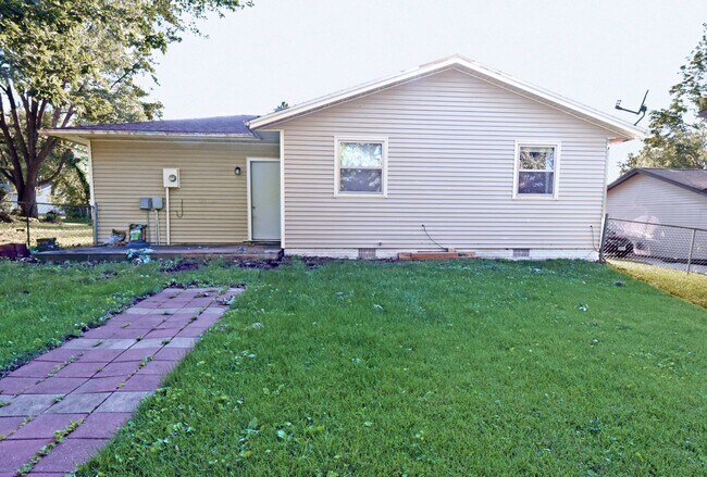 Building Photo - 30 Bayberry Ln