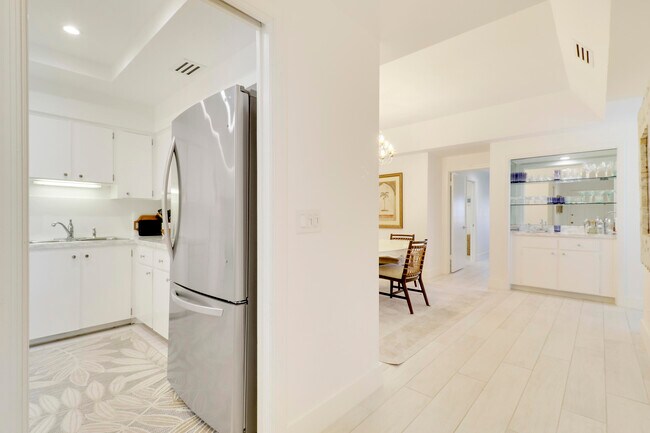 Building Photo - 275 S Beach Rd