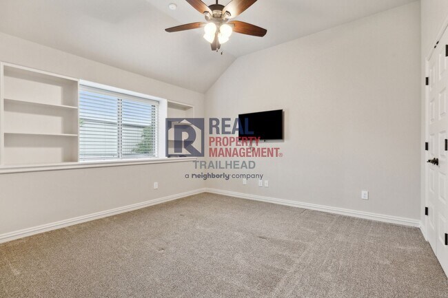 Building Photo - 113 Maral Ln