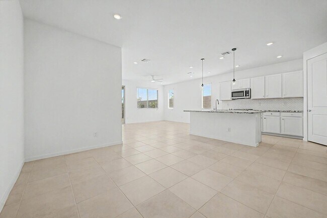 Building Photo - 25291 W Hidalgo Ave