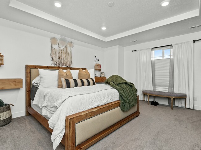 Building Photo - 627 S Meade St