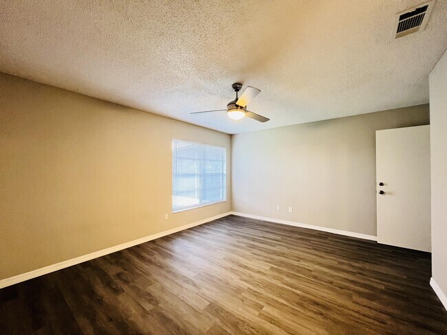 Building Photo - 1072 Gould Pl