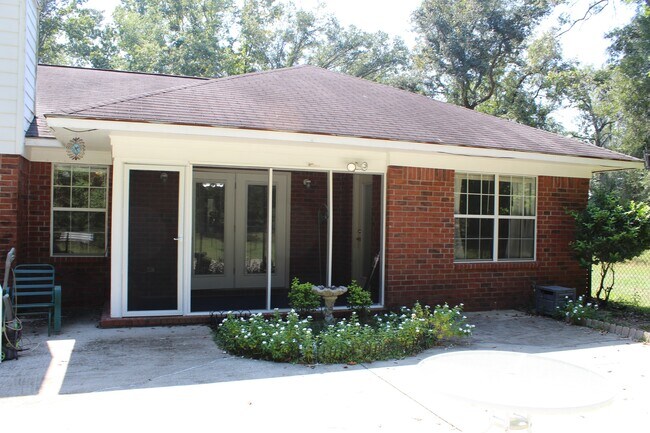 Building Photo - 546 Oak Creek Rd