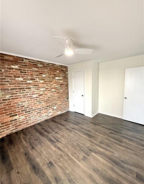 Building Photo - 372 S Cherry St
