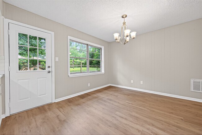 Building Photo - 315 Hollywood Dr