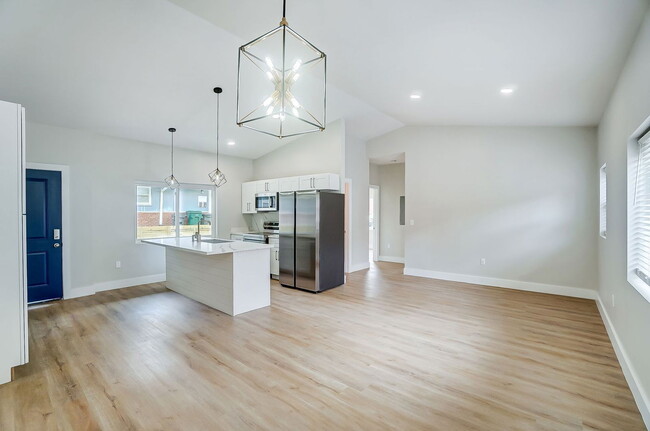 Building Photo - 3719 Kirkup Ave