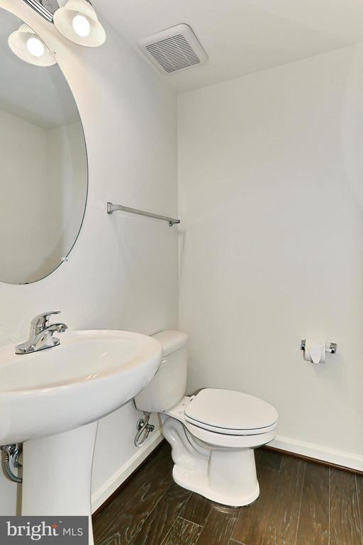 Building Photo - 210 Apsley Terrace