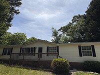 Building Photo - Spacious & Affordable 3-Bed, 2-Bath Home i...