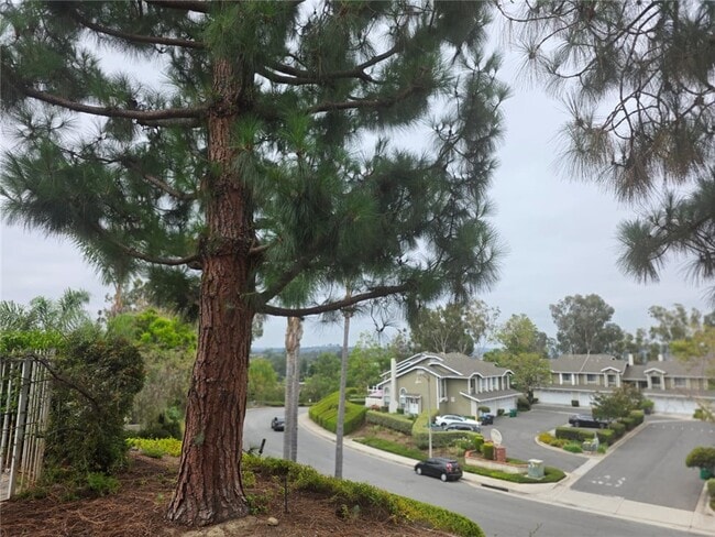Building Photo - 23395 La Crescenta