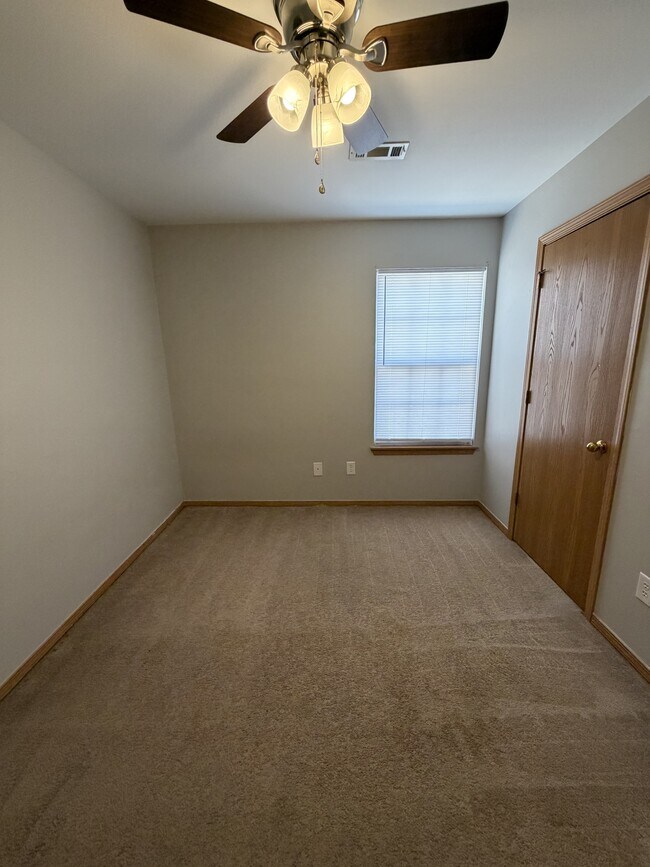 Building Photo - 340 Grant Springs Dr