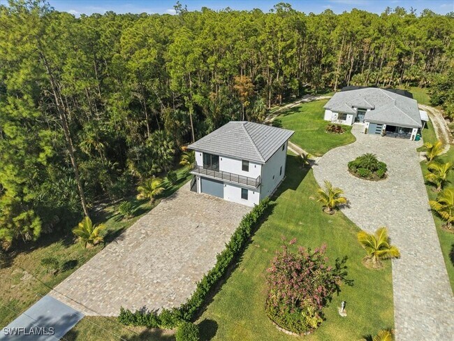 Building Photo - 3261 15th Ave SW