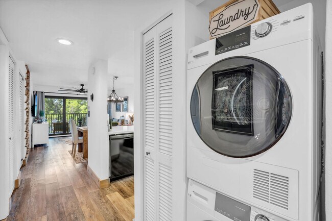 Building Photo - 600 Neapolitan Way