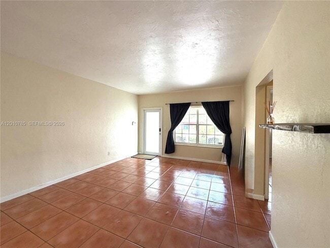 Building Photo - 1840 SW 29th Ave