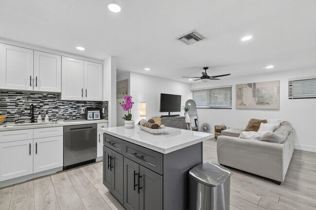 Building Photo - 830 NE 59th Ct