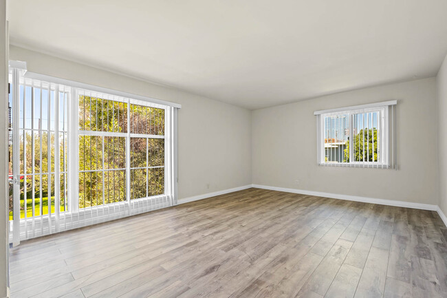 Living Room with Views - 5778 Clemson St