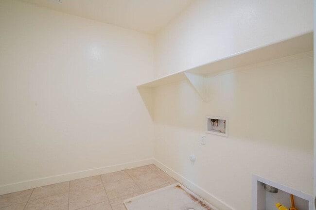 Building Photo - 4927 S Tune