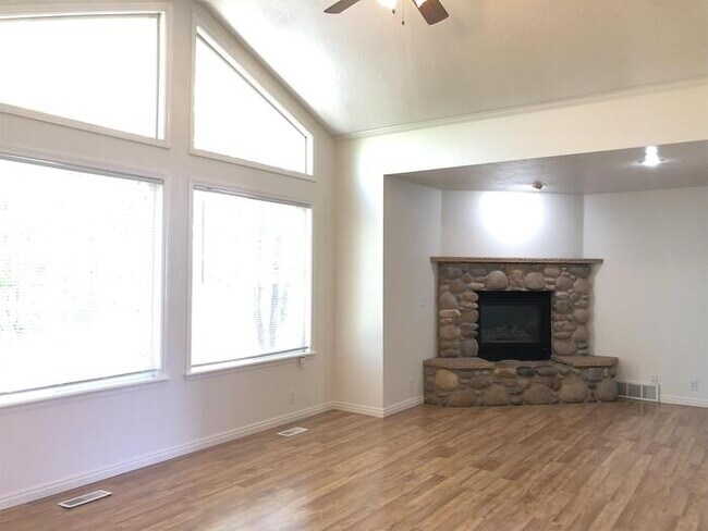 Building Photo - 1638 Fort Union Blvd