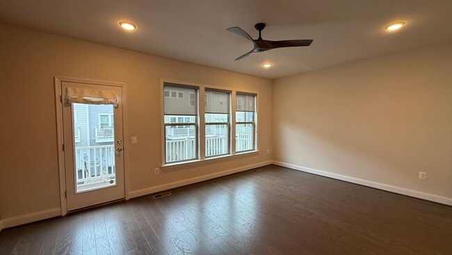 Building Photo - Potomac Shores Townhome