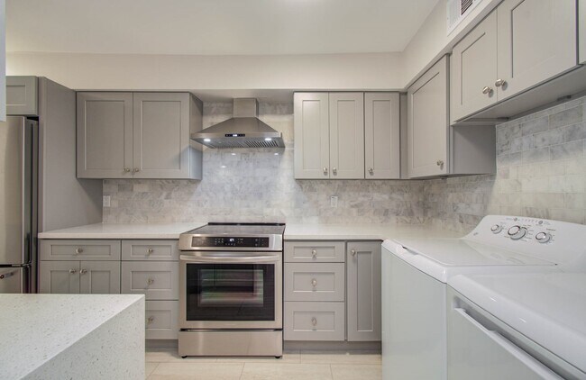 Primary Photo - 355 N Post Oak Ln