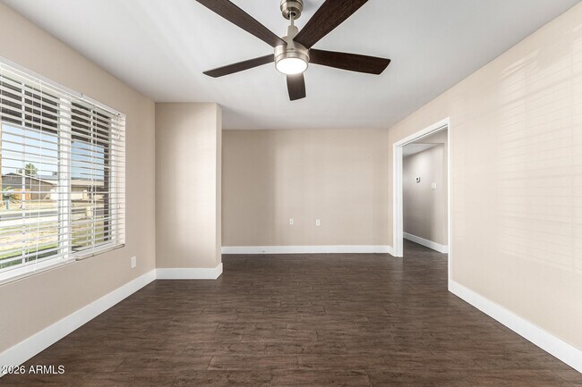 Building Photo - 7613 W Devonshire Ave