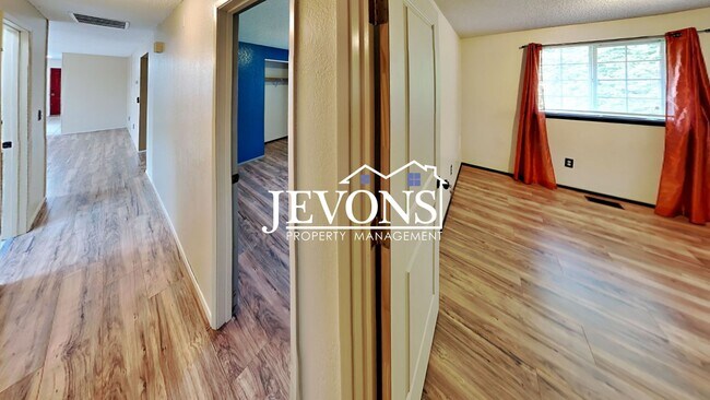 Building Photo - 3-bedroom single-family home near Randall ...