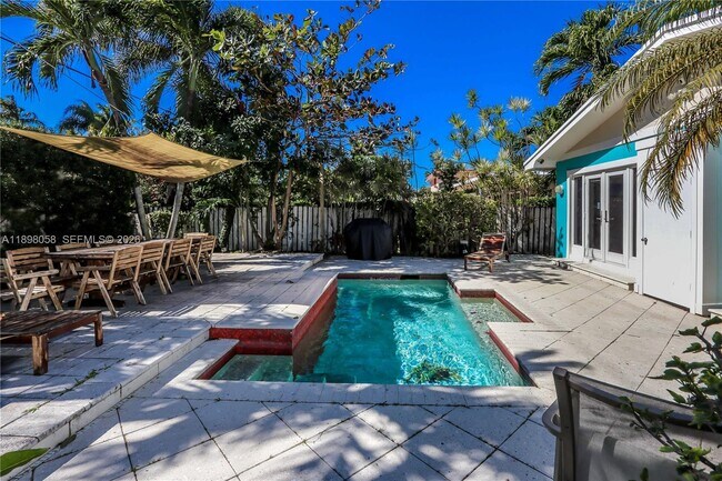 Building Photo - 1410 Polk St