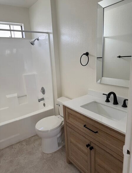 Building Photo - 14551 Vose St