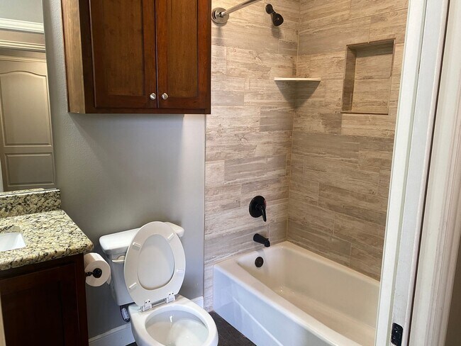 Building Photo - Executive rental on Carrera!  3/2/2