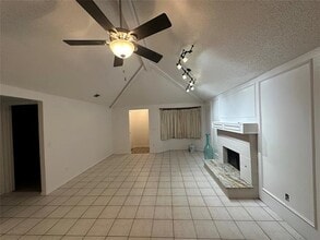 Building Photo - 1104 University Dr