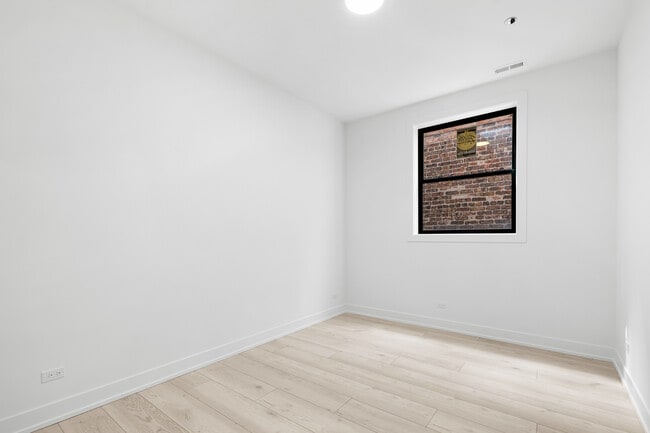 Building Photo - 1331 W Taylor St