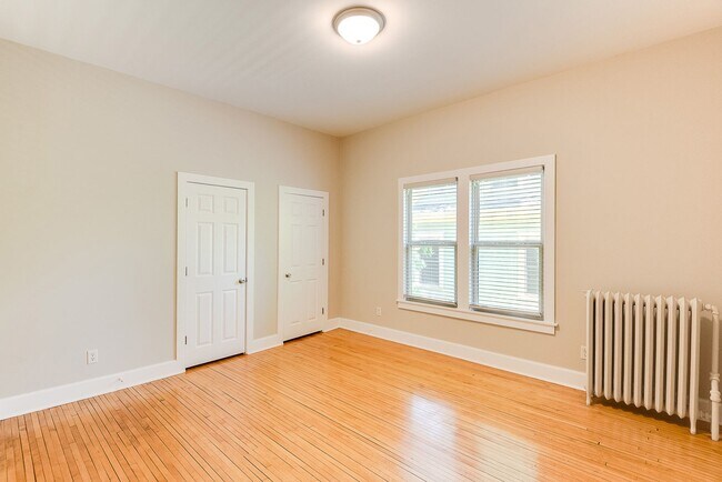Building Photo - Recently Renovated 4-Bed Close to Macalester, St Thomas, Concordia & St Kate's!