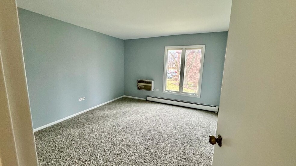 Building Photo - 1041 W Ogden Ave