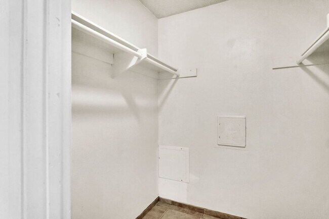 Building Photo - Great three bedroom/two bath single level ...