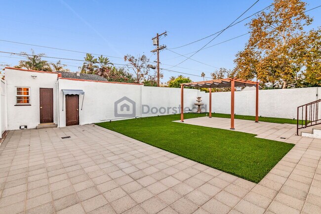 Building Photo - 603 S Mansfield Ave