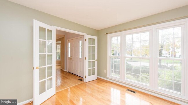 Building Photo - 3871 Woodville Ln