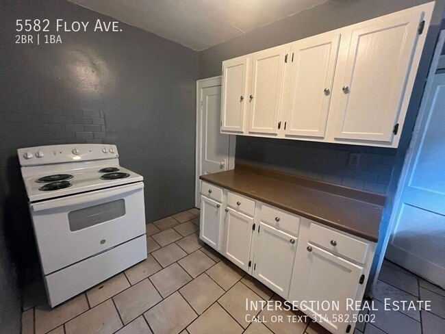 Building Photo - 5582 Floy Ave