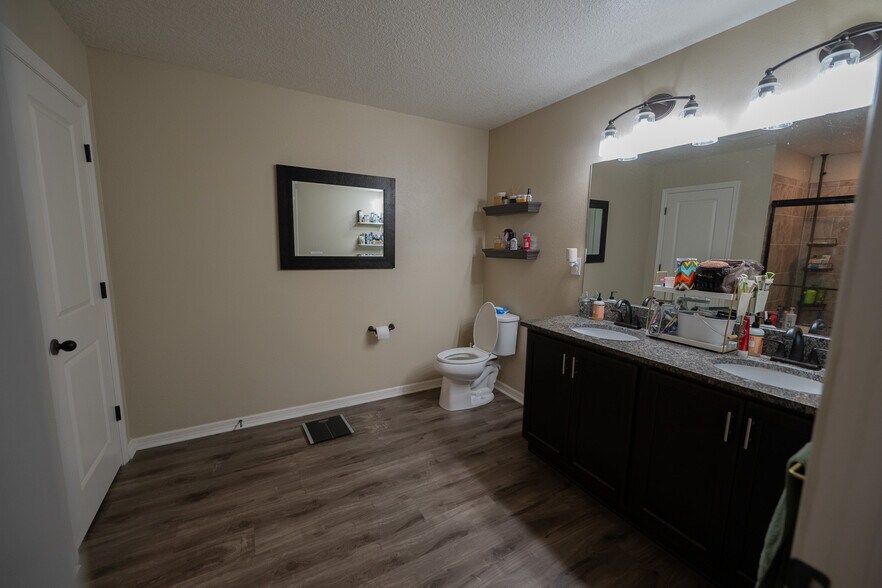 Building Photo - 10509 Laguna Plains Dr