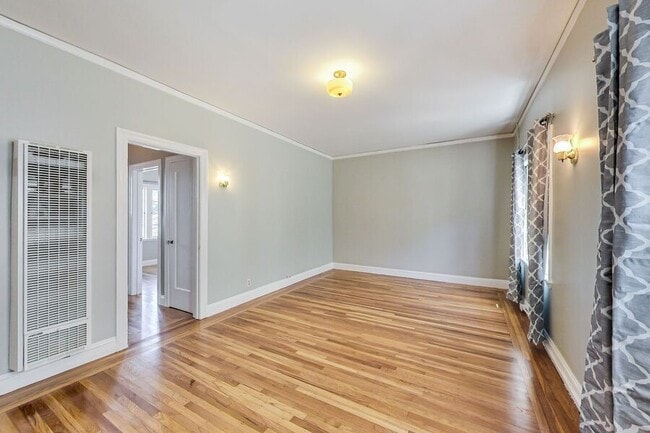 Building Photo - 6048 Monroe Ave