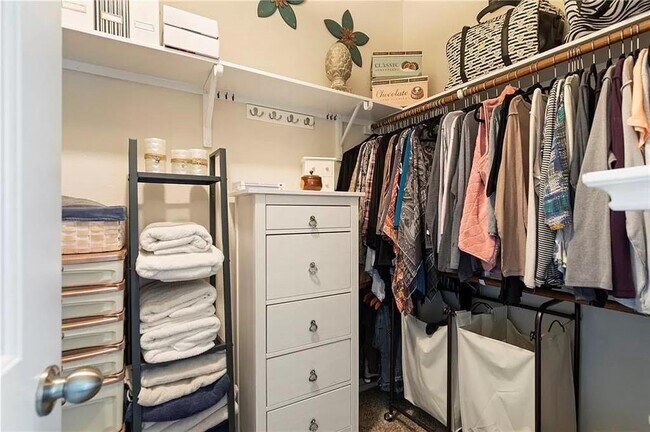 Building Photo - 156 Golden Eagle