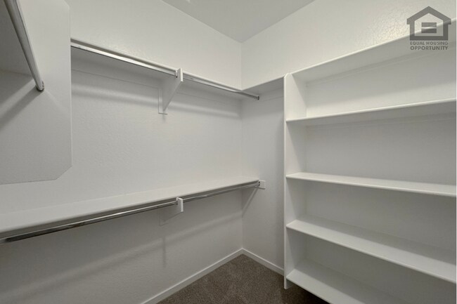 Building Photo - 2Bed/2Bath 2nd Floor Condo in North Scottsdale! Ready for Immediate Move-In! -- Gated Community! ...