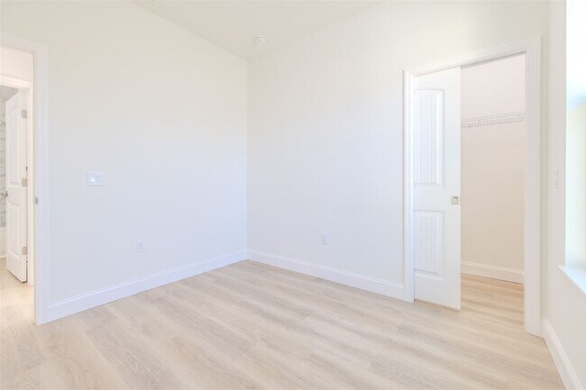 Building Photo - Unique property for rent ~!