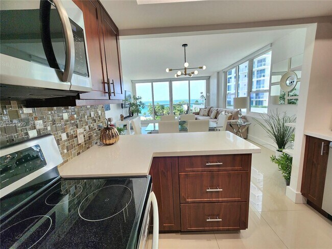 Building Photo - 3505 S Ocean Dr