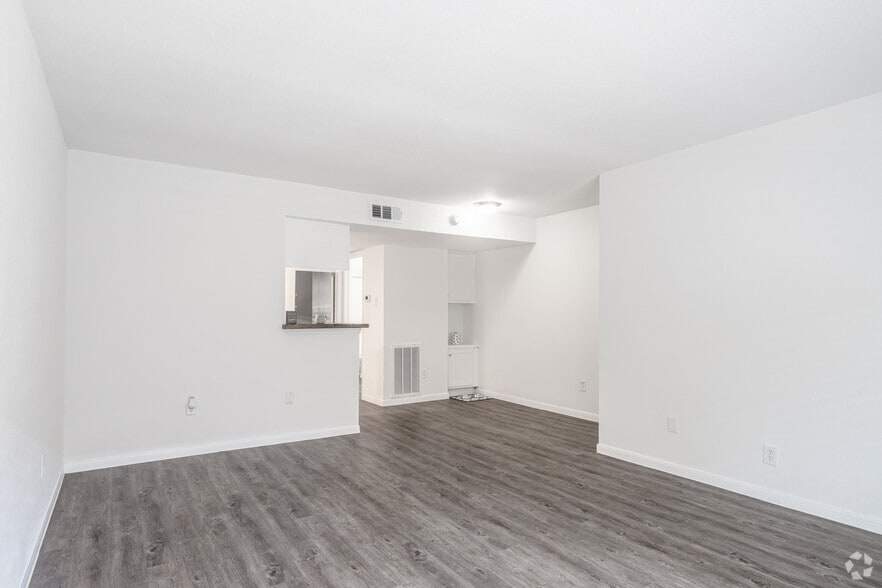 1BR, 1BA - 547SF - The Nathaniel Apartments