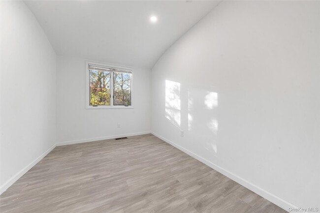 Building Photo - 34 Wooded Way