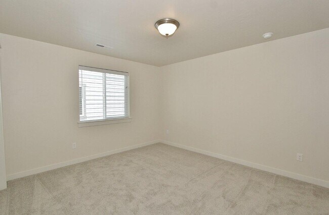Building Photo - Immaculate Single-Level Home in a Quiet Ne...