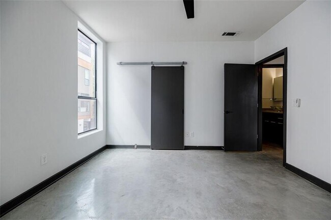 Building Photo - 972 DeKalb Ave NE