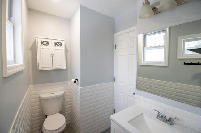 Building Photo - 25 Hillside Ave